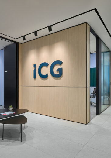 ICG Singapore office. Designed by M Moser Associates, Singapore. Photography by Owen Raggett.